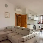 Guesthost - Oasis W Two Balconies! Appartement