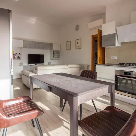 Guesthost - Oasis W Two Balconies! Appartement