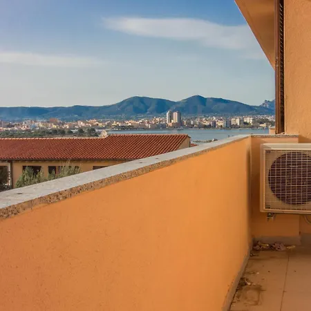 Guesthost - Oasis W Two Balconies! Apartment