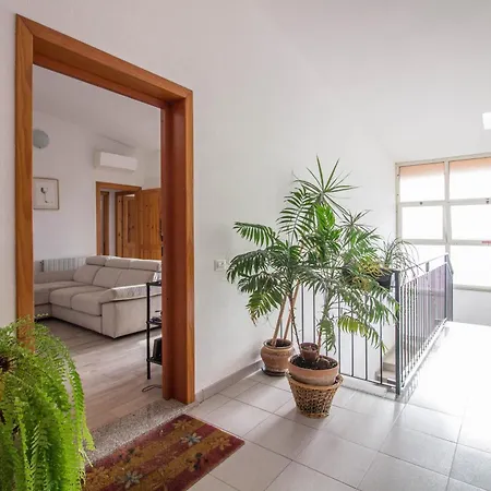 Guesthost - Oasis W Two Balconies! Olbia