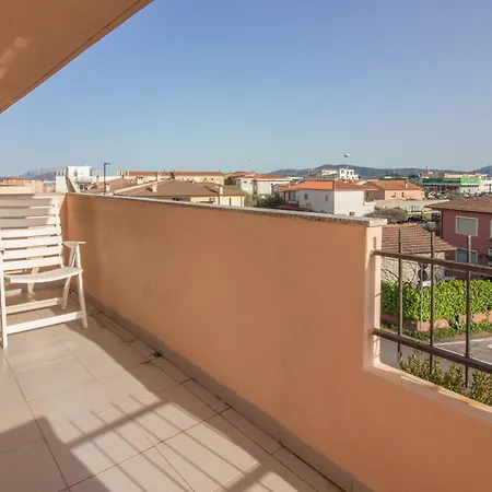 Guesthost - Oasis W Two Balconies! *